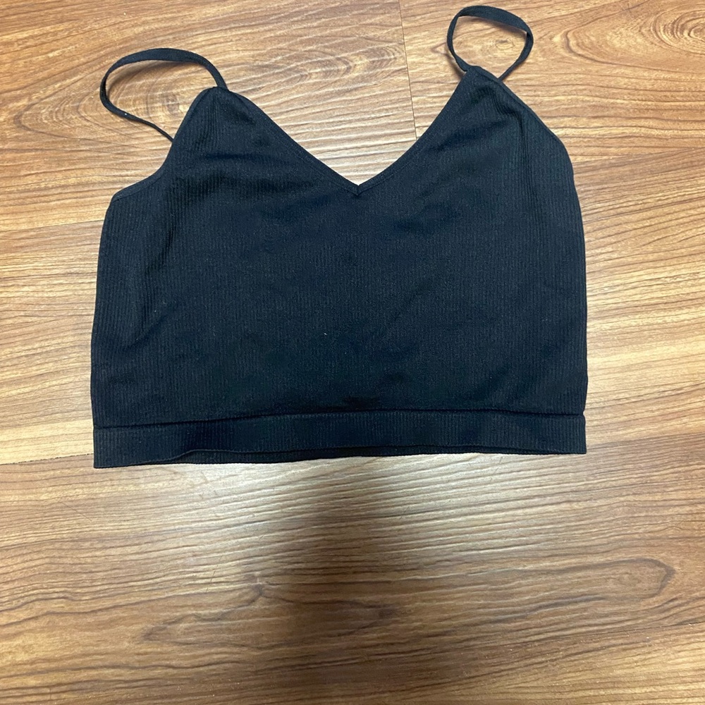 black cropped workout tank top